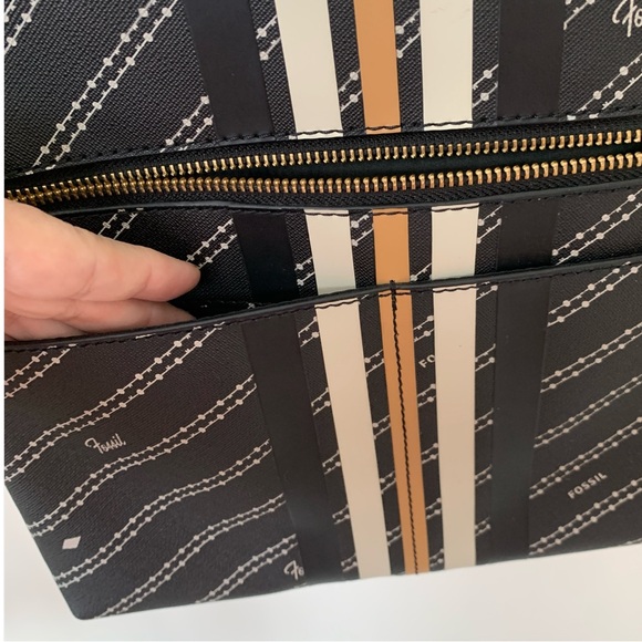 Fossil Fiona Crossbody Bag Black Zip Closure Front Back Pockets - Picture 6 of 13